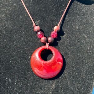 Vintage Red plastic pendant cord necklace ❤️💋✨